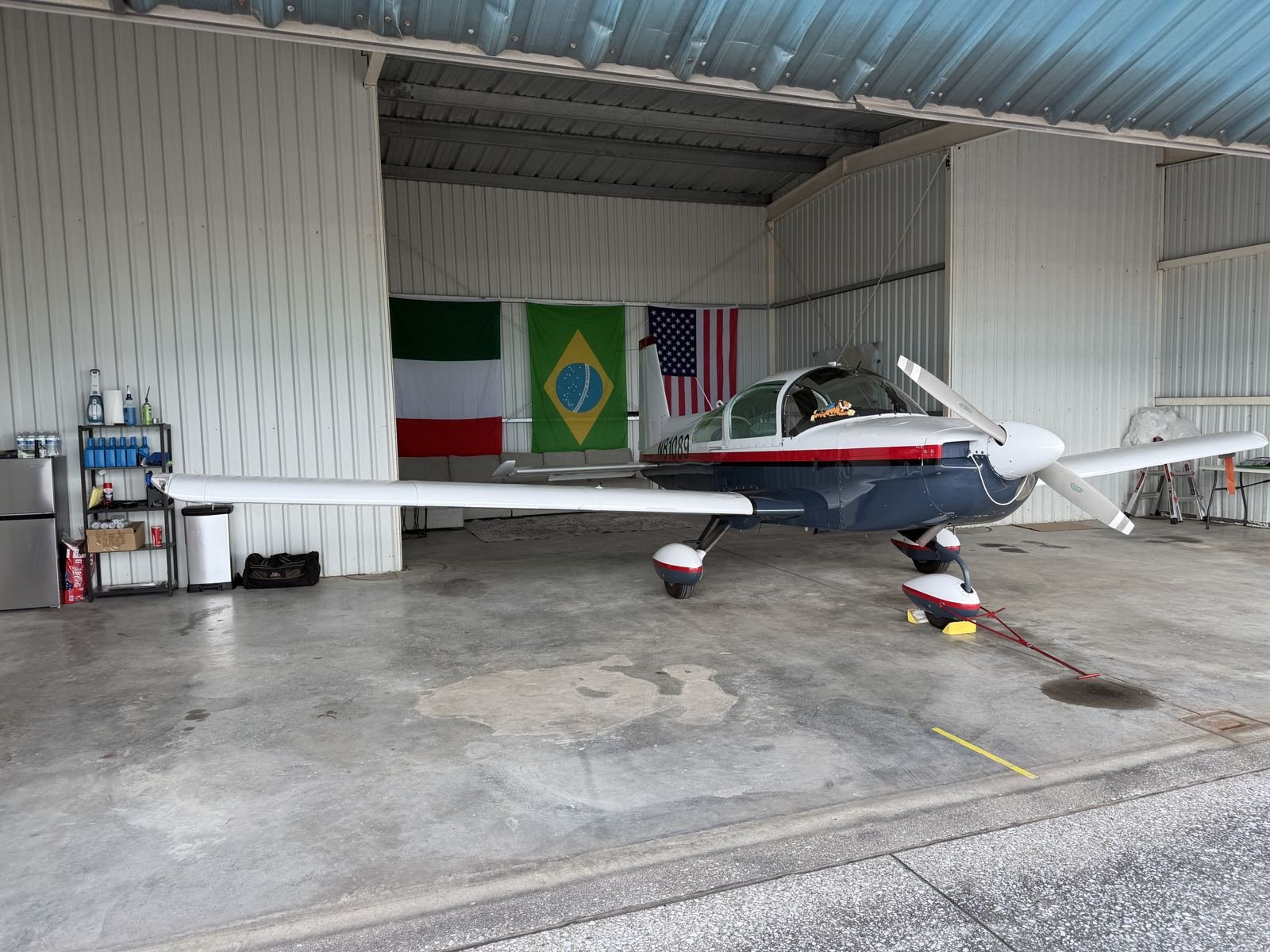 N81089 in the hangar
