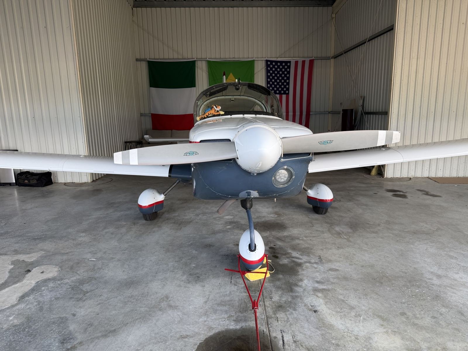 Head-on view of N81089's propeller